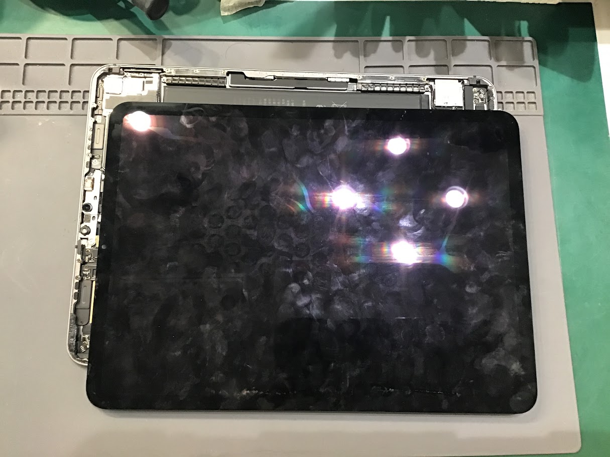 ipadPro11の画面交換ならデータそのまま最短即日修理のスマホ修理工房秋津店へお問い合わせ下さい！